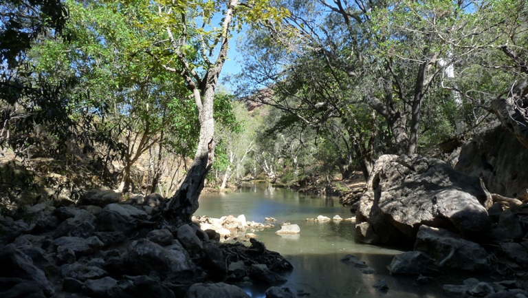 Creek hinter dem Tunnel